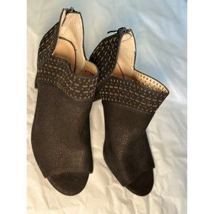 Antonio Melani black leather peep toe bootie 7.5